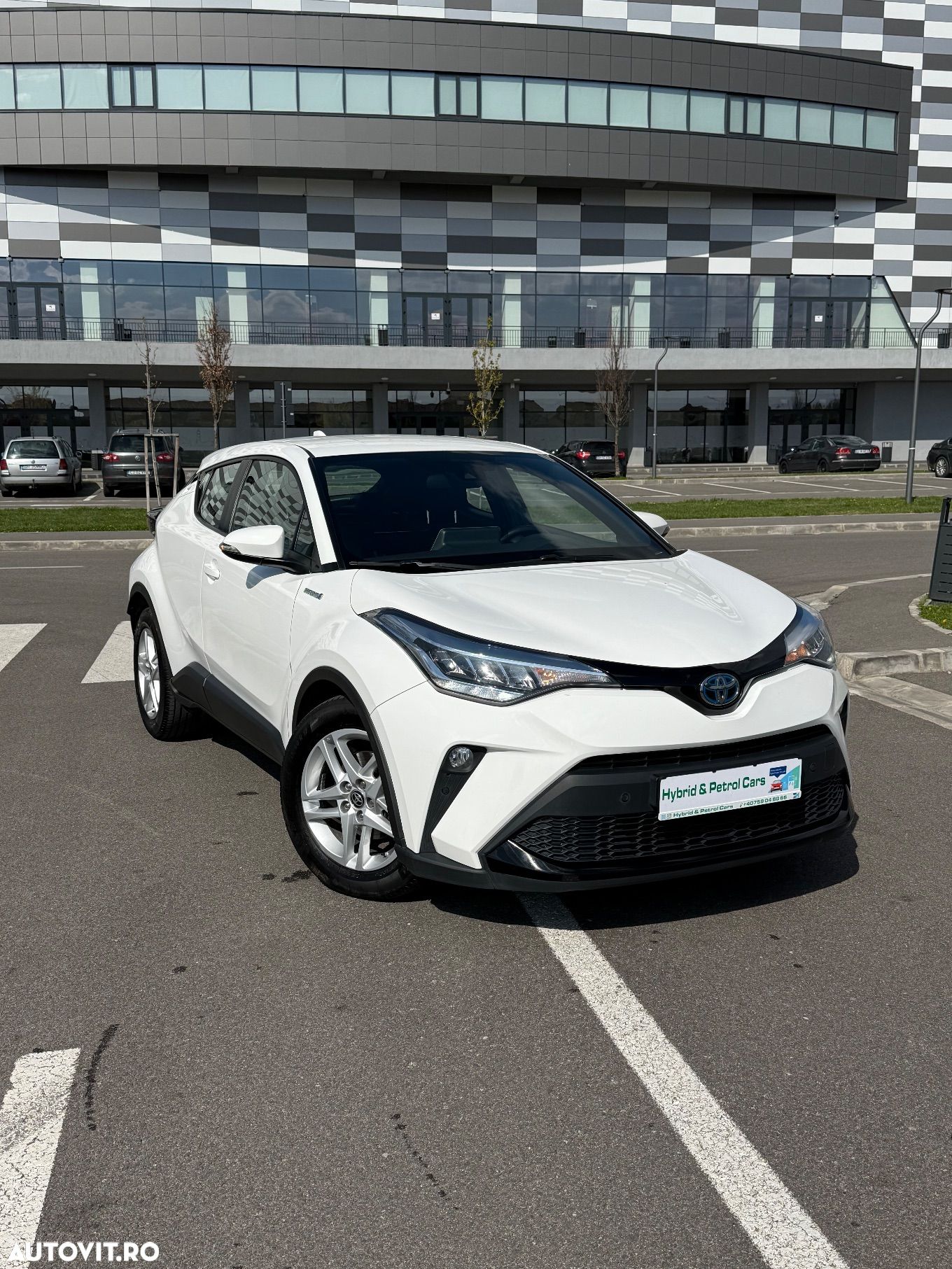 Toyota C-HR 1.8 Hybrid Business Edition - 1