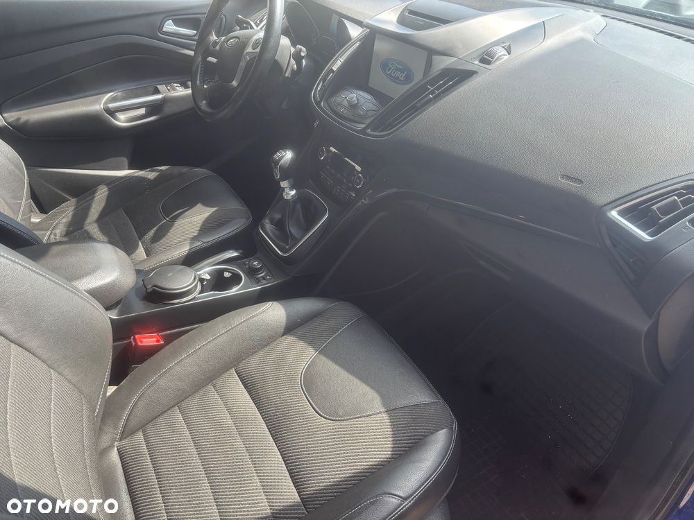 Ford Kuga 1.5 EcoBoost 2x4 Titanium - 16