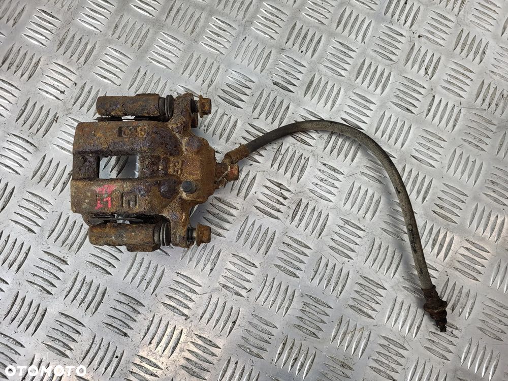 Suzuki Grand Vitara II 1.9 DDIS Zacisk Jarzmo Hamulcowe Tył - 4