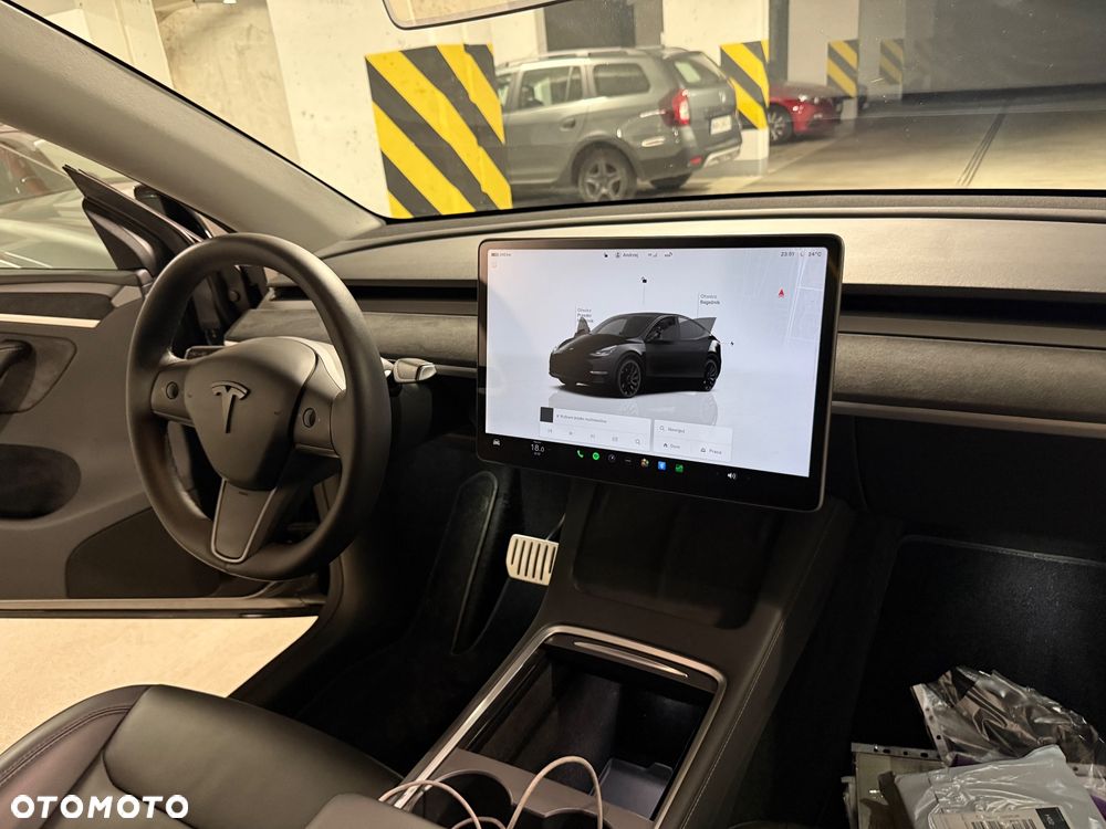 Tesla Model Y Performance AWD - 27
