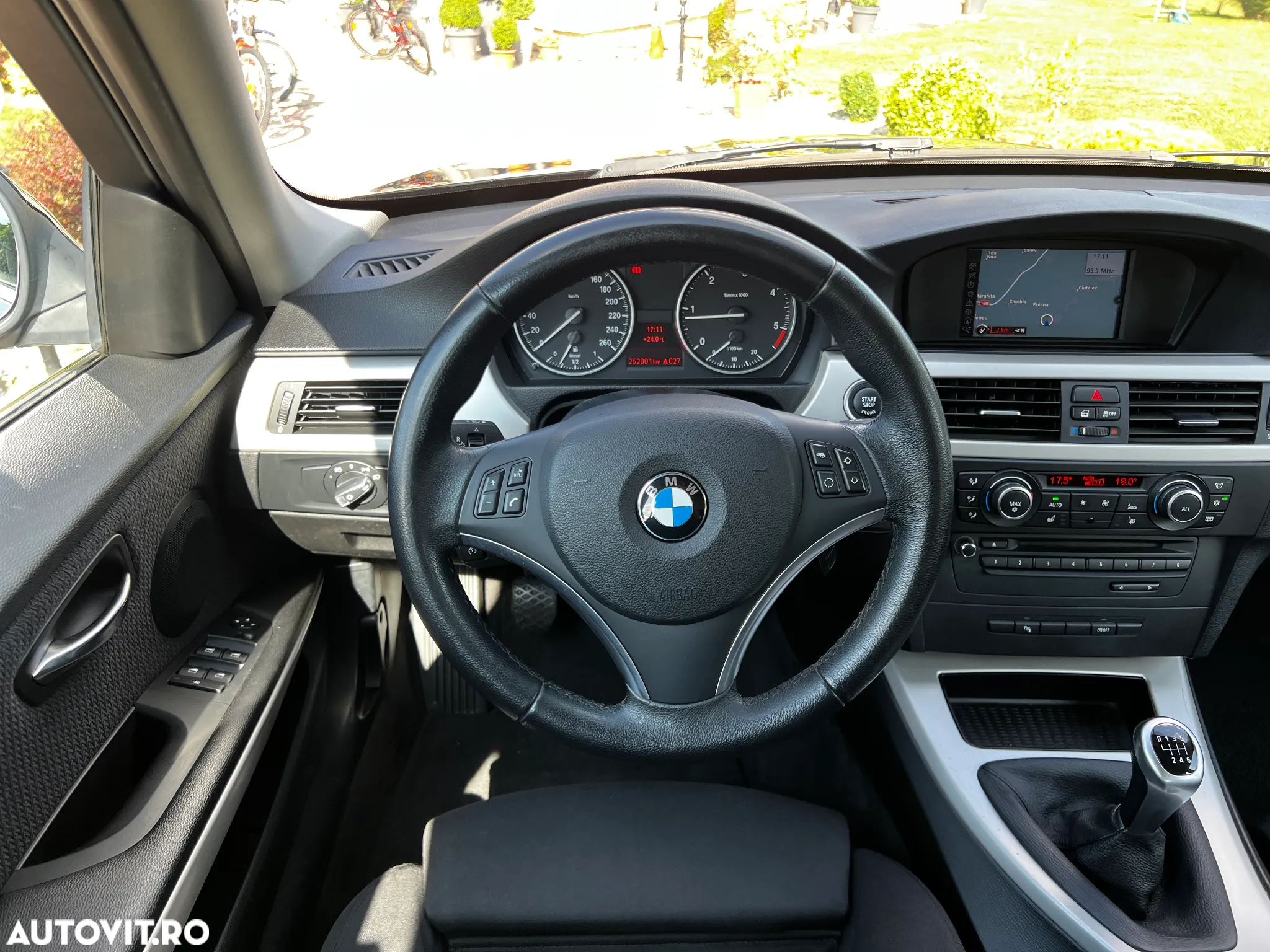 BMW Seria 3 318d DPF Touring - 32