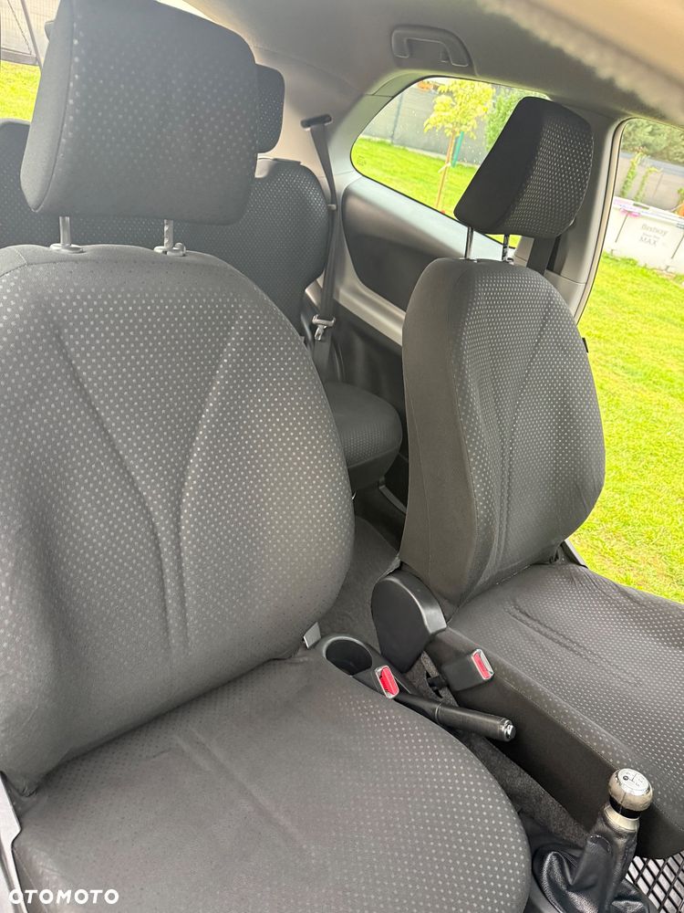 Toyota Yaris 1.0 Entry EU5 - 6