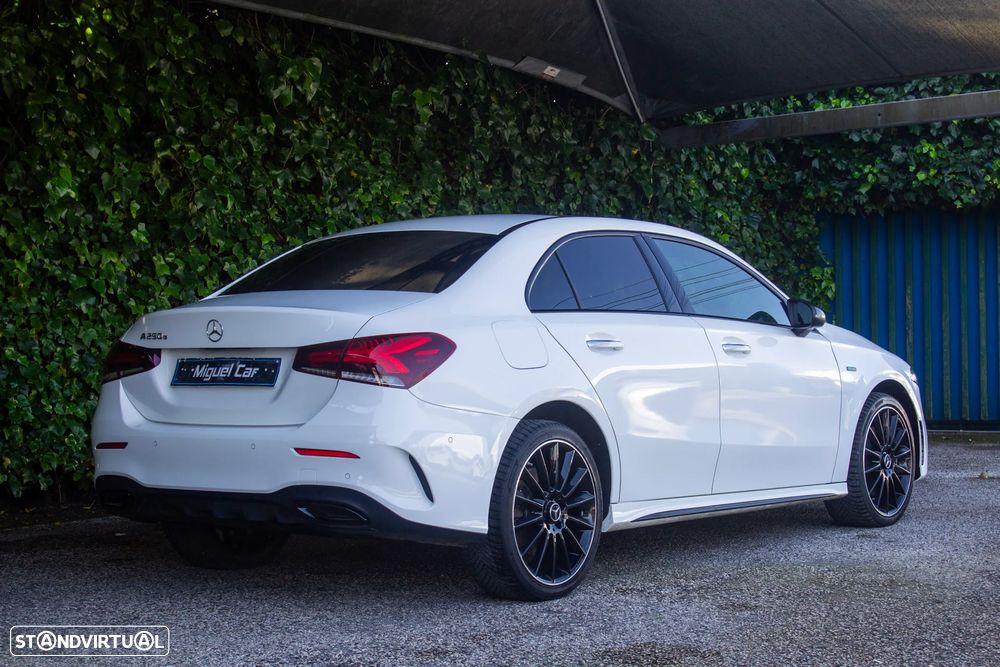 Mercedes-Benz A 250 Limousine e AMG Line - 8