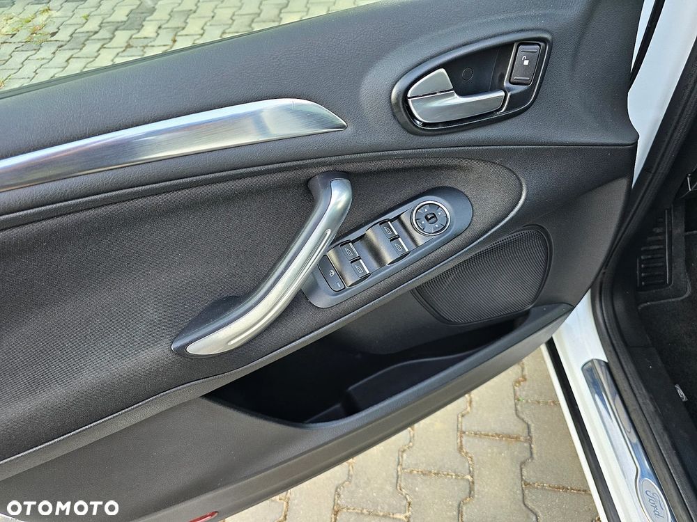 Ford S-Max - 17