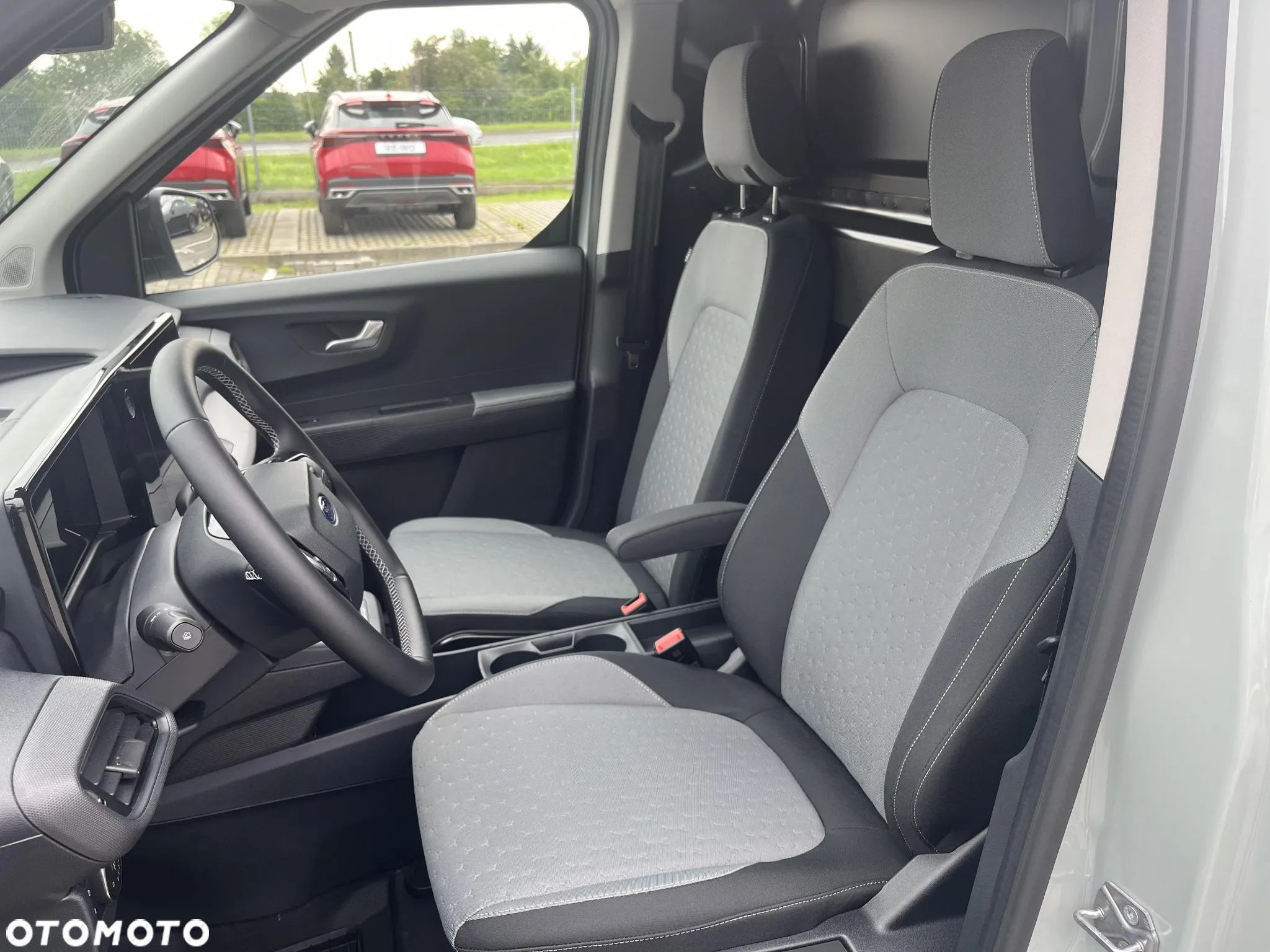 Ford Transit Courier - 10