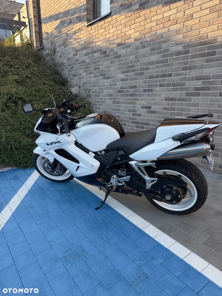 Honda VFR - 11