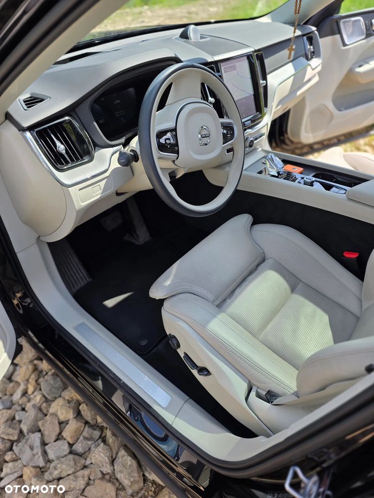 Volvo XC 60 B5 B AWD Ultra Dark - 16