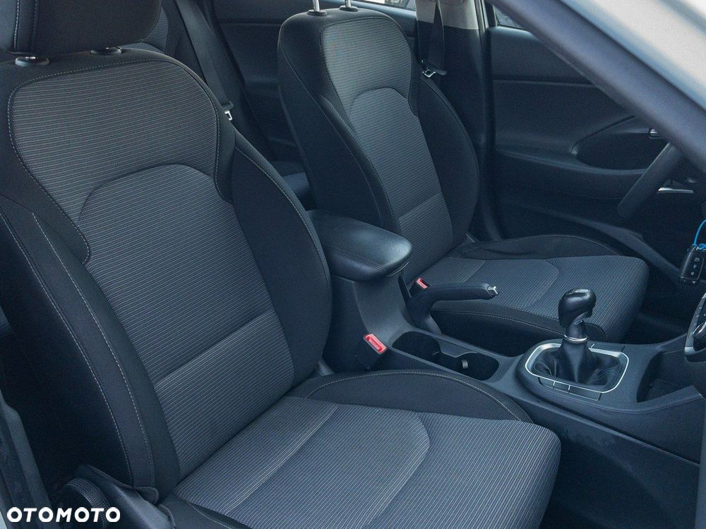 Hyundai i30 1.5 DPI Classic + - 27