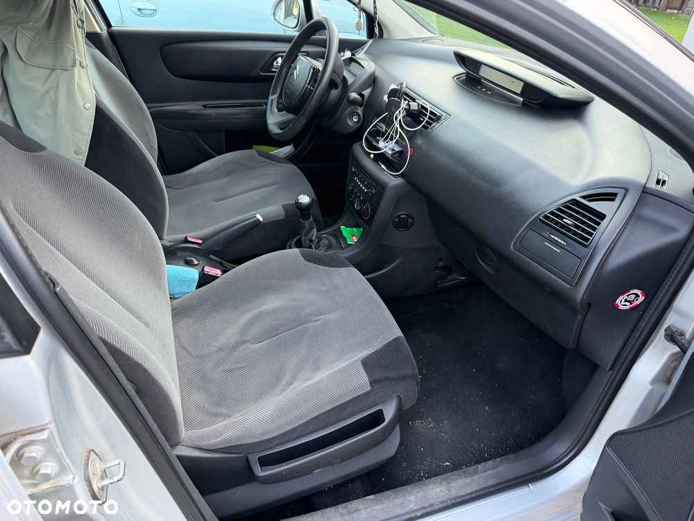 Citroën C4 1.6 16V Confort - 5