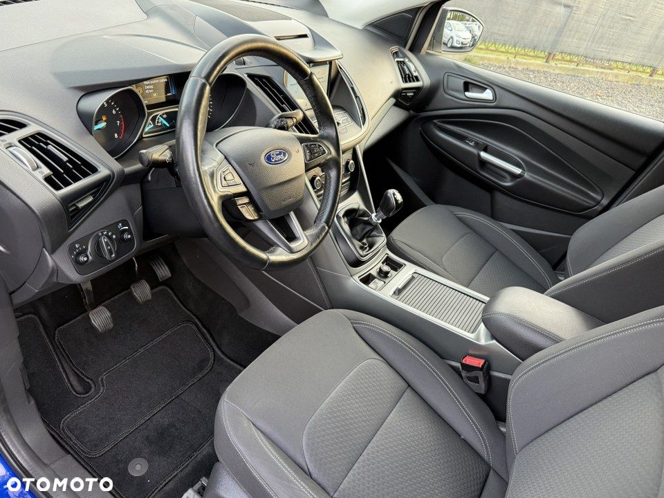 Ford Kuga 1.5 EcoBoost 2x4 Titanium - 16
