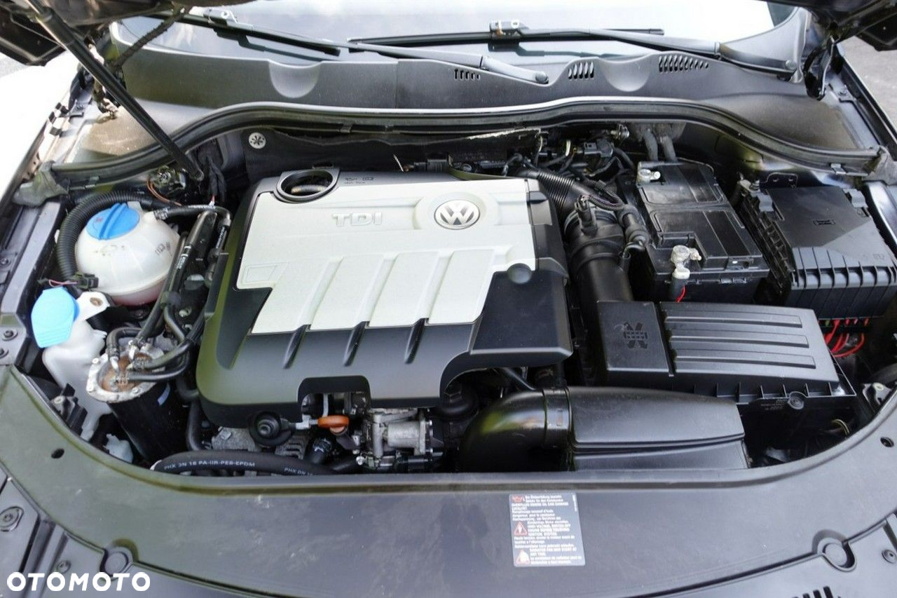Volkswagen Passat - 12