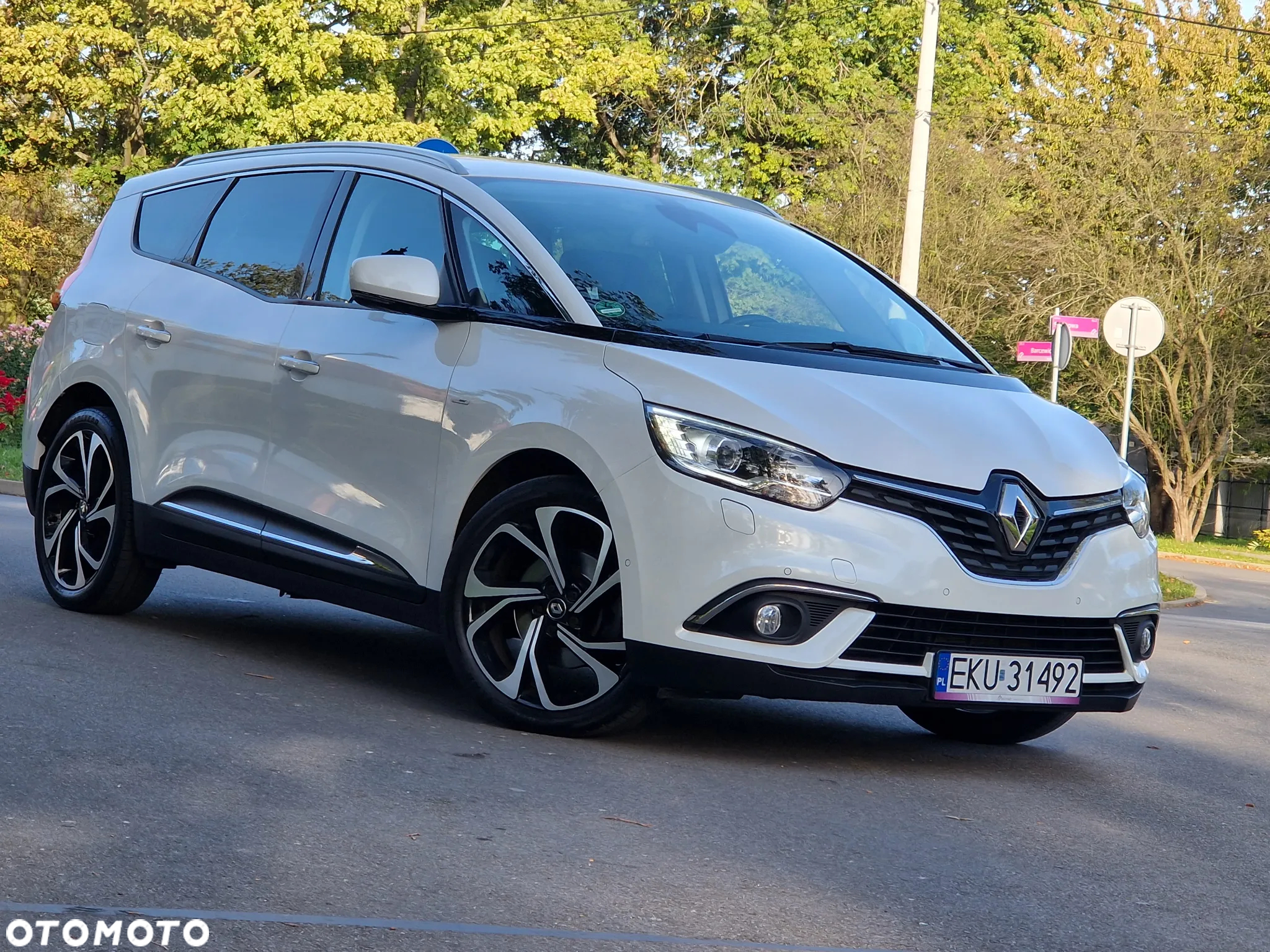 Renault Grand Scenic ENERGY TCe 130 BOSE EDITION - 16