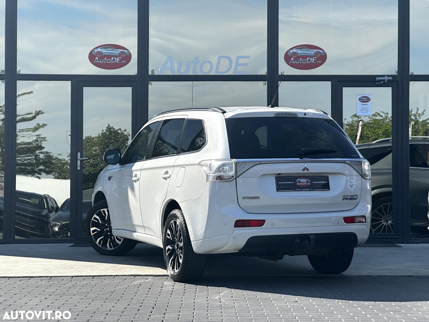 Mitsubishi Outlander - 4