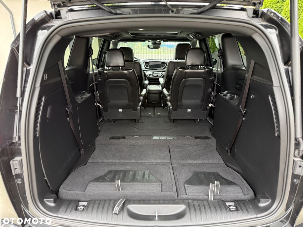 Chrysler Pacifica - 32