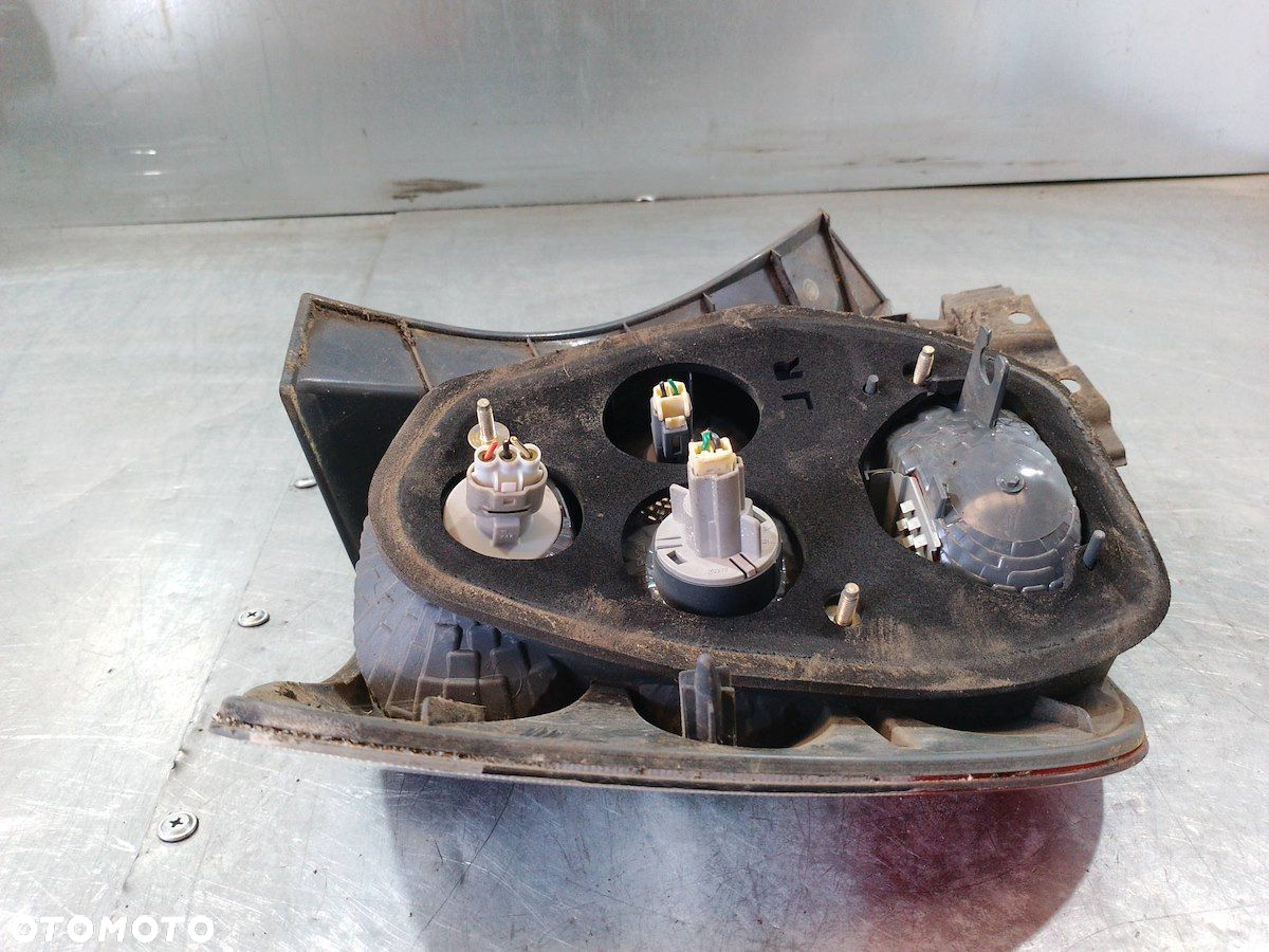 LAMPA TYLNA PRAWA HONDA CIVIC VII HATCHBACK - 3