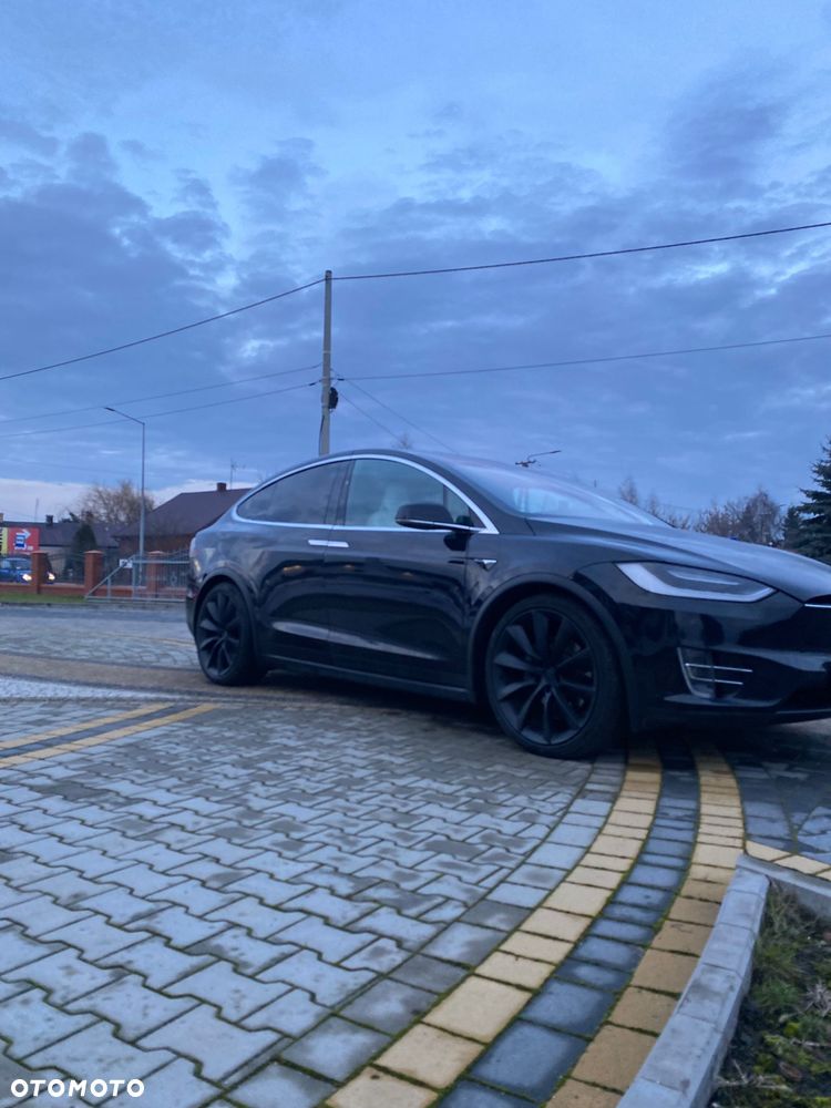 Tesla Model X - 5