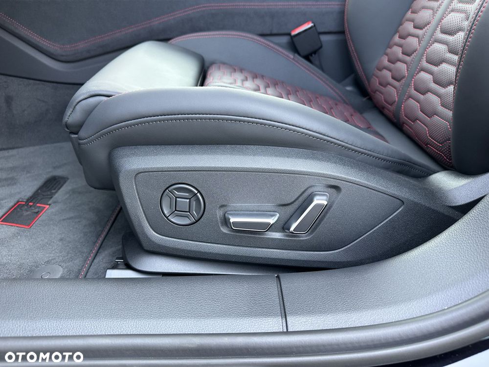 Audi RS6 Avant - 16