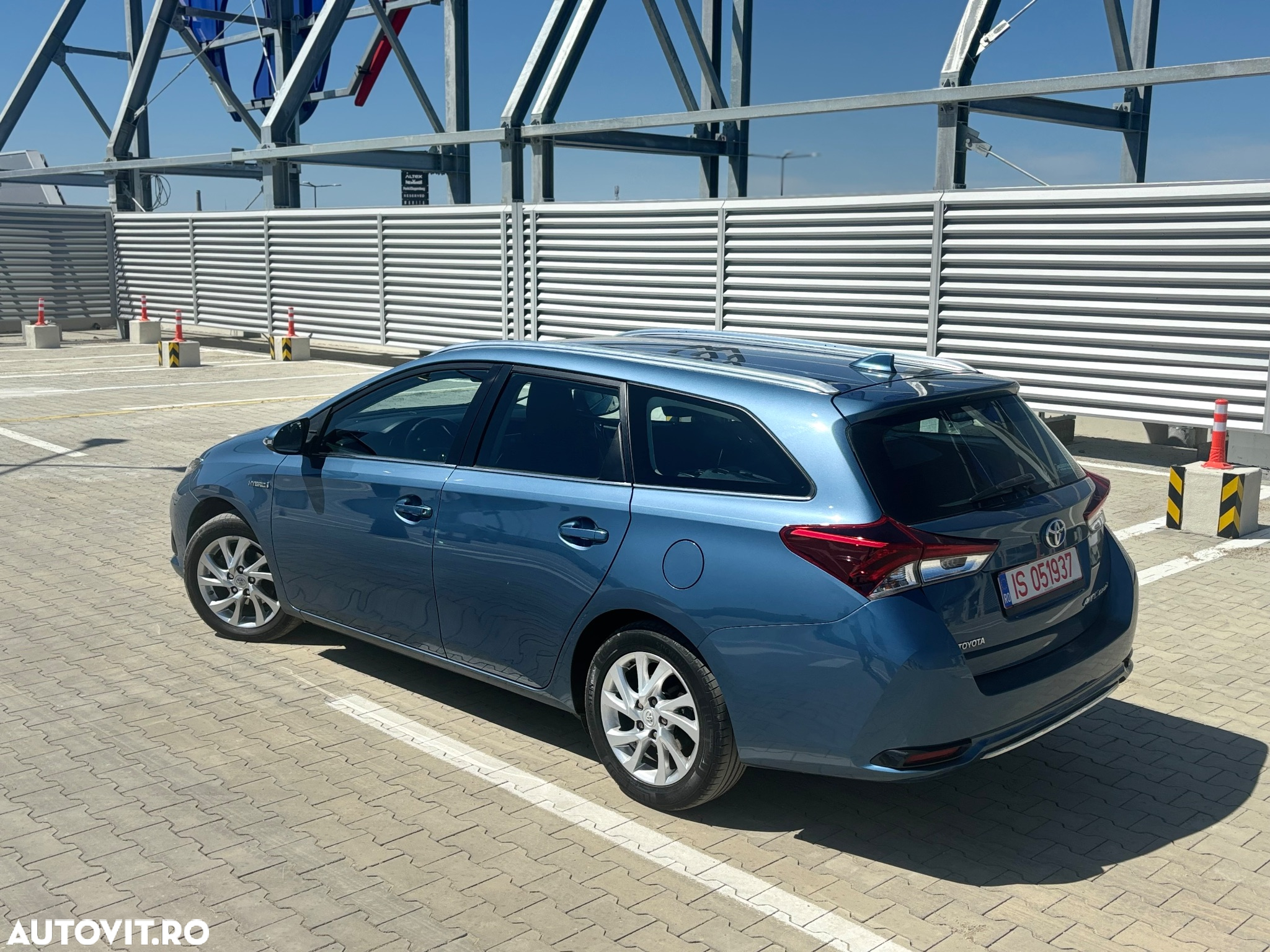 Toyota Auris 1.8 L VVT-i HSD Sol + - 2