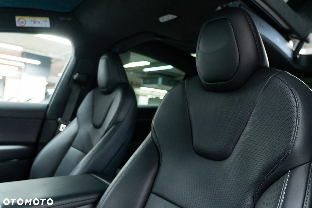 Tesla Model X - 35