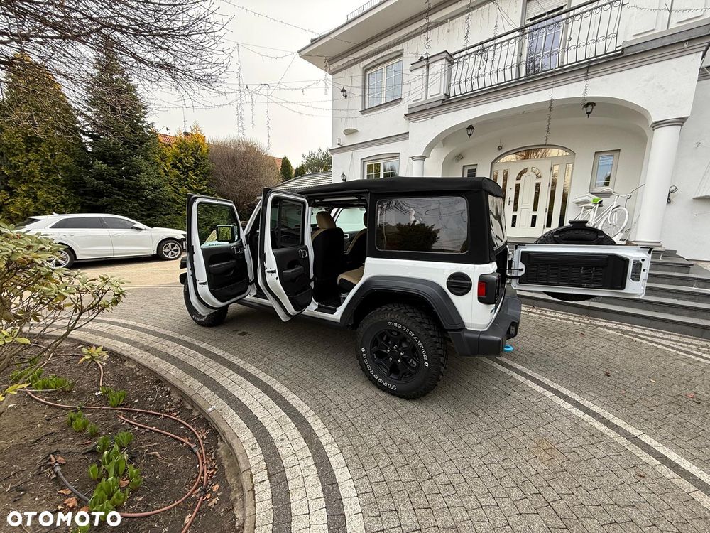 Jeep Wrangler - 4
