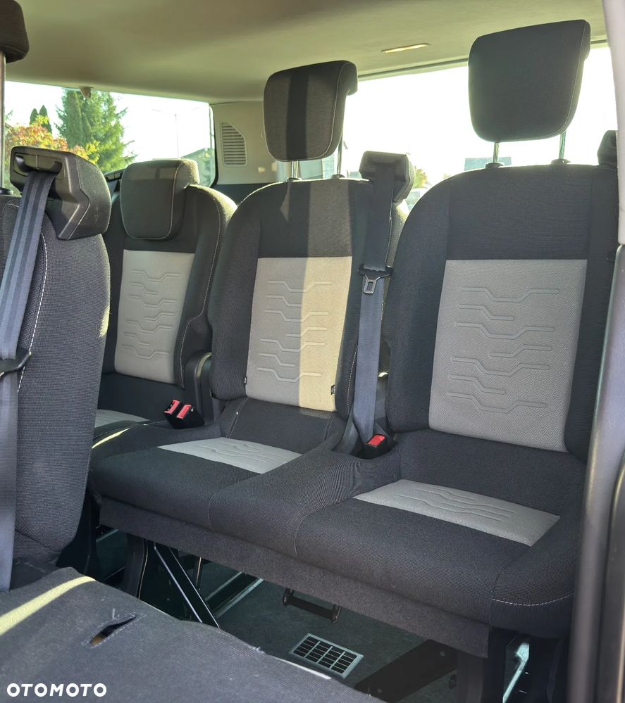 Ford Tourneo Custom 300 L2H1 VA Titanium - 25