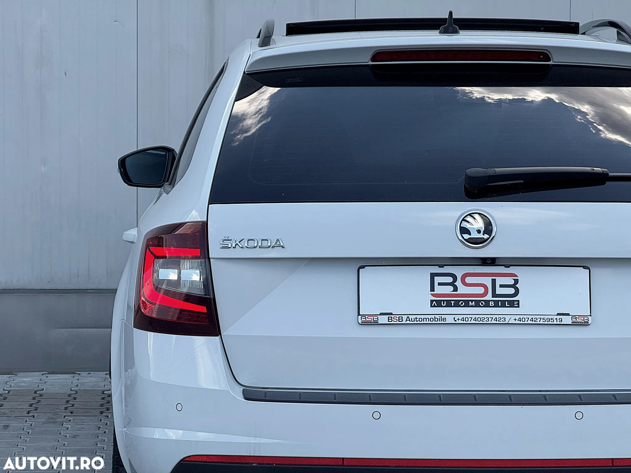 Skoda Octavia 2.0 TDI DSG RS - 37