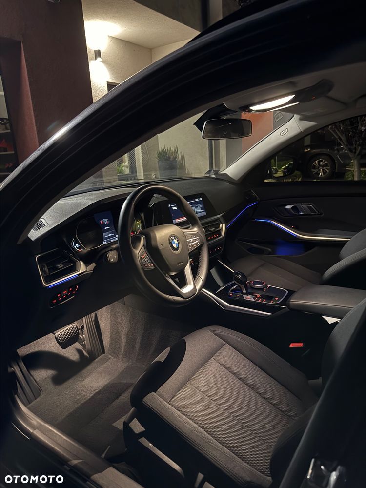 BMW Seria 3 318d Advantage - 21
