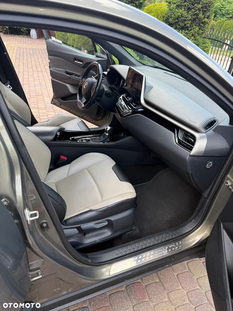 Toyota C-HR 2.0 Hybrid Executive - 22