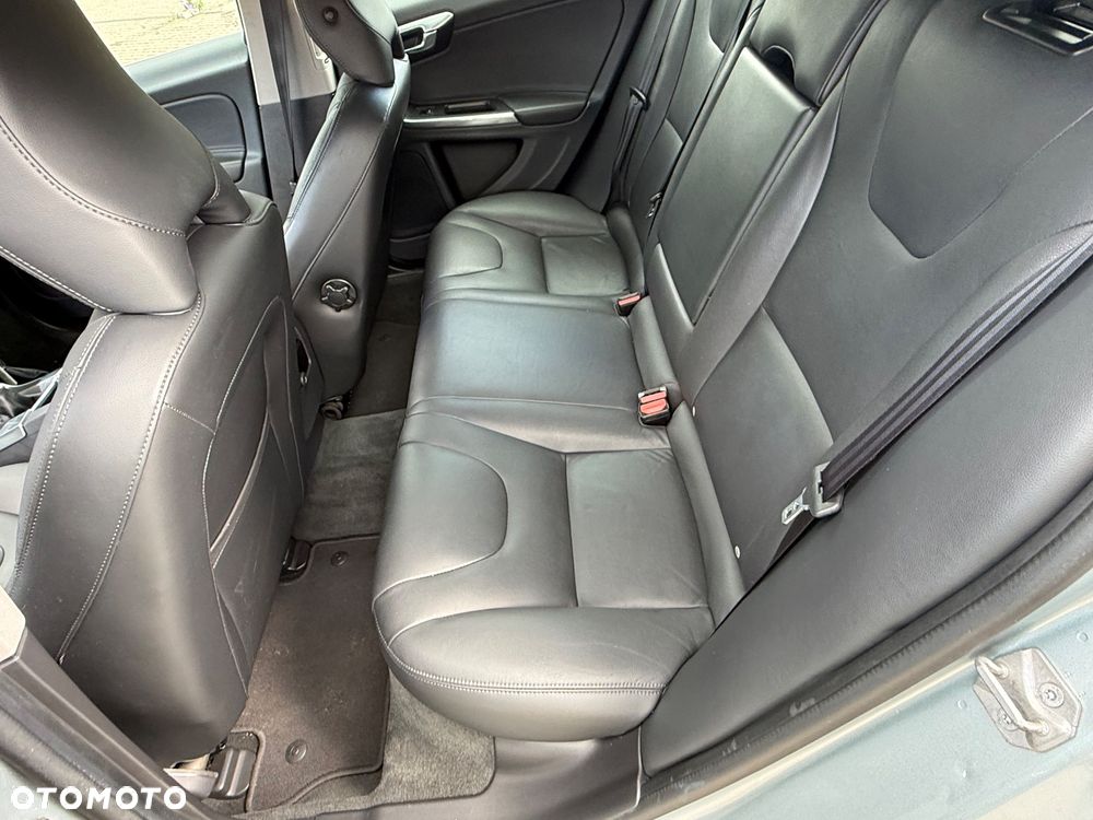 Volvo V60 D4 Momentum - 26