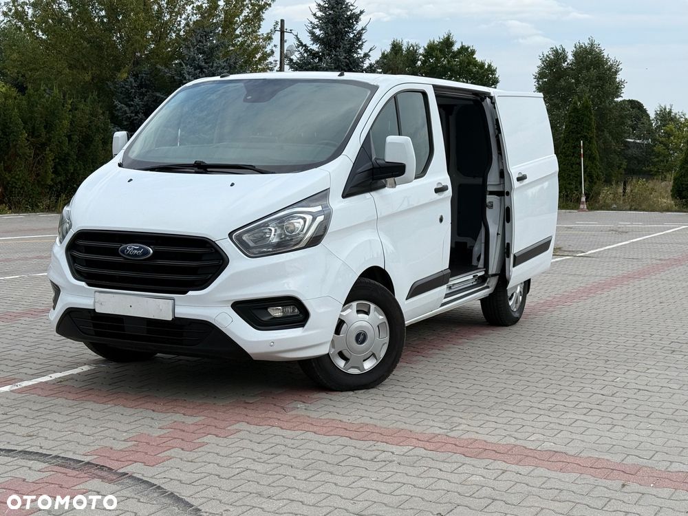 Ford CUSTOM - 1