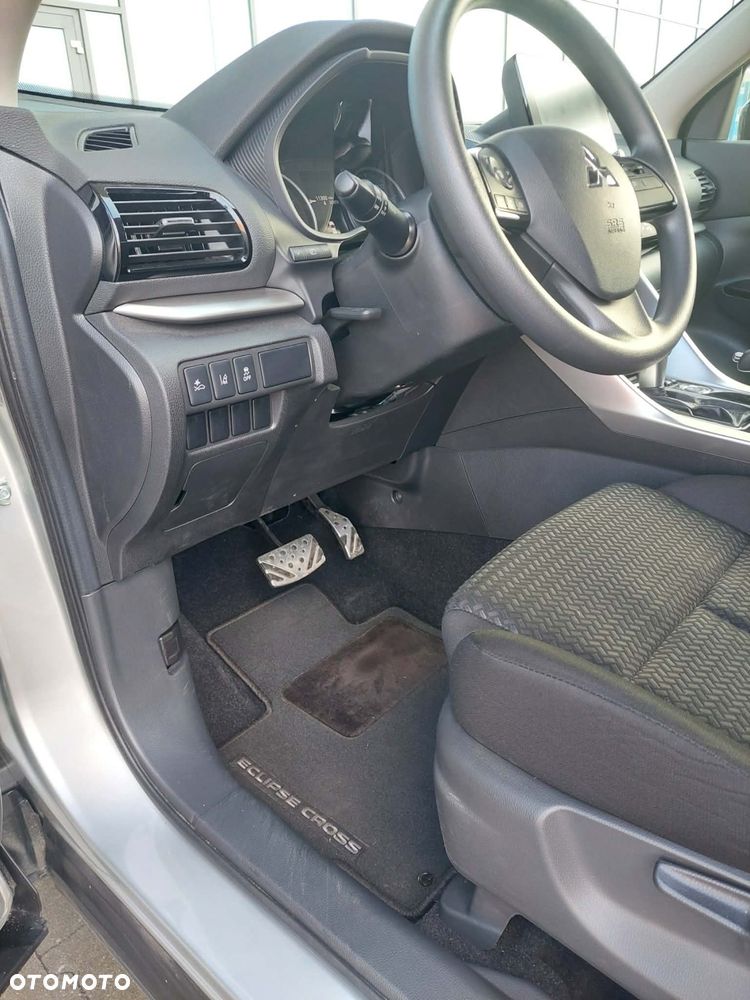 Mitsubishi Eclipse Cross - 12