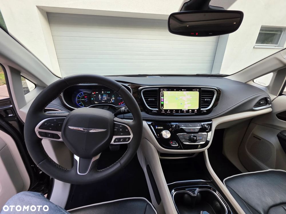 Chrysler Pacifica - 11