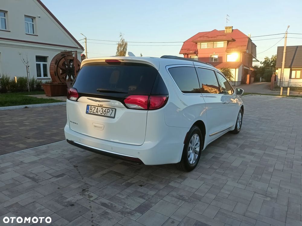 Chrysler Pacifica - 6
