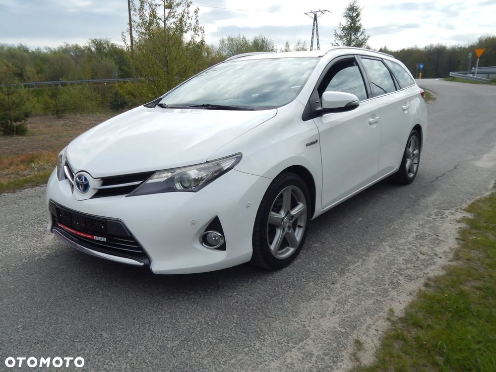 Toyota Auris 1.8 HSD Luna - 1