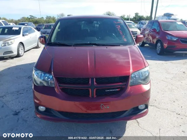 Dodge Grand Caravan - 2
