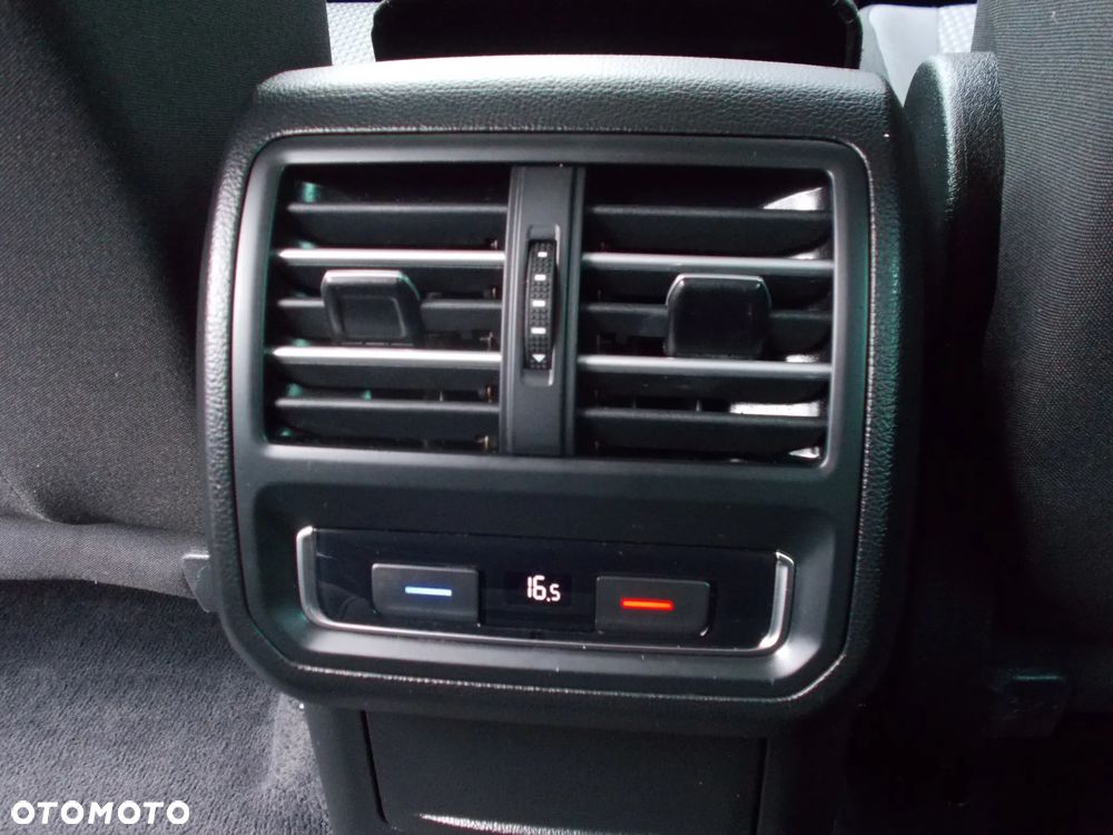 Volkswagen Passat - 11