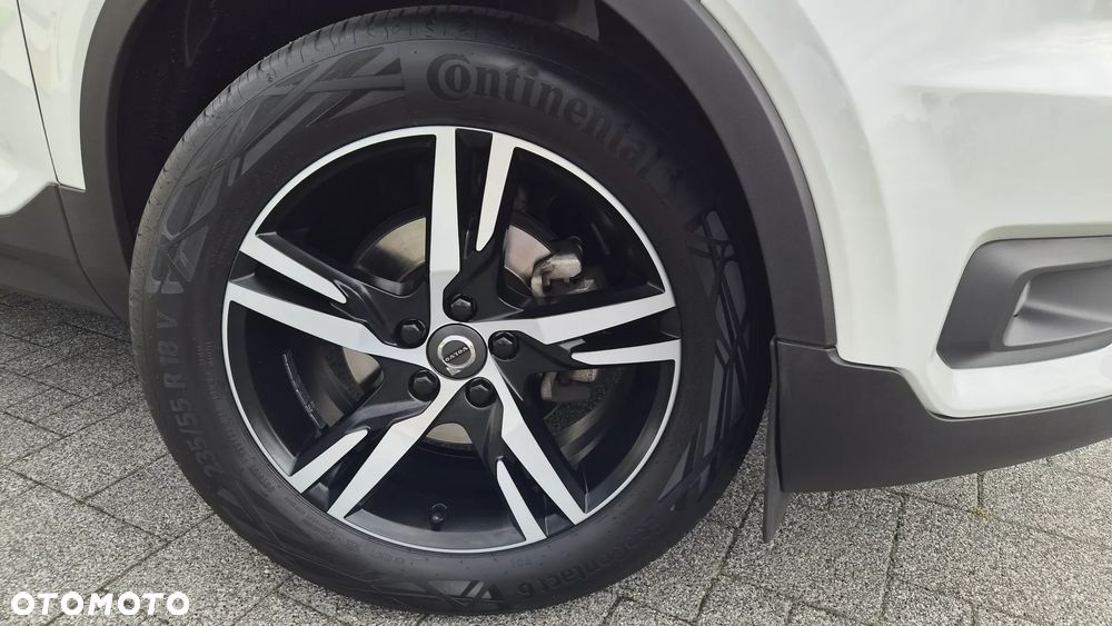 Volvo XC 40 T3 Geartronic Momentum Pro - 35