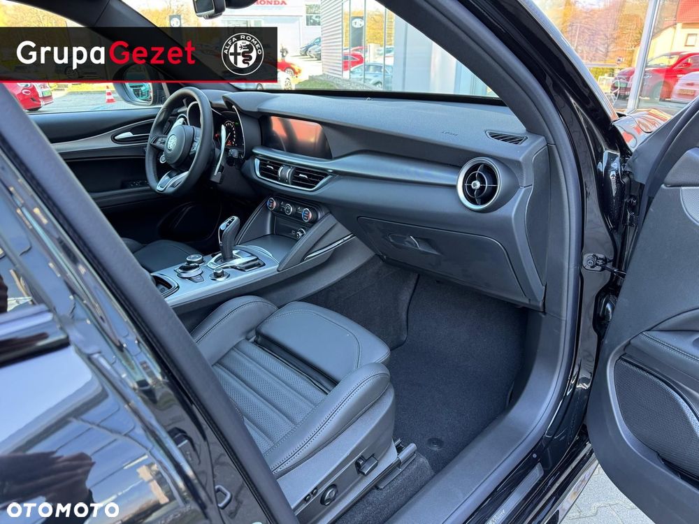 Alfa Romeo Stelvio - 16