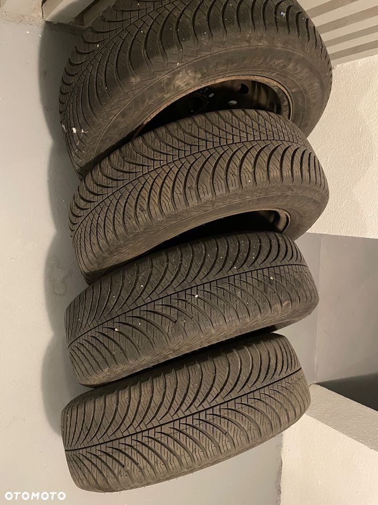 Toyota felgi stalowe 15” z oponami Good Year sezonówki, TPMS, kołpaki, nakrętki. - 4