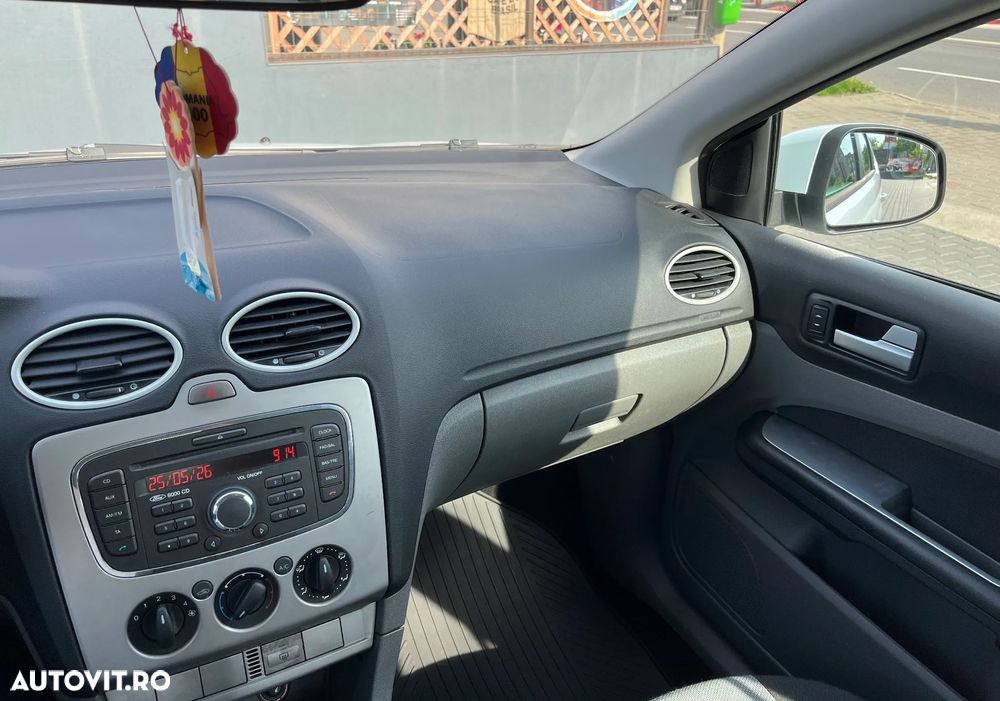 Ford Focus 1.4i Ambiente - 22