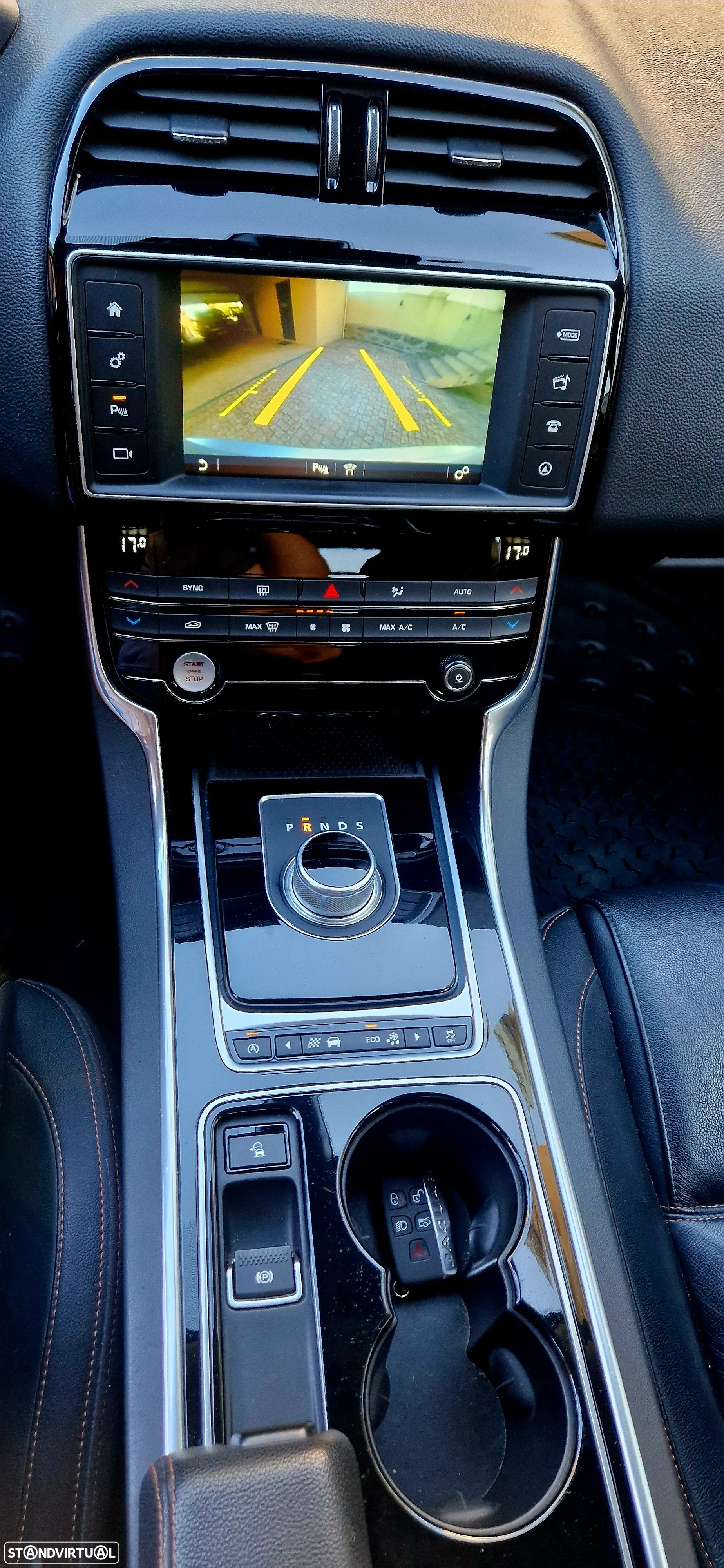 Jaguar XE 2.0 D Prestige Aut. - 9