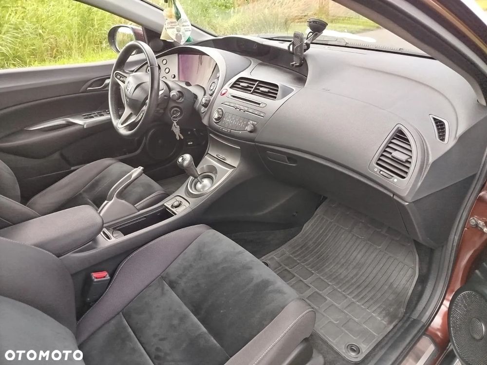 Honda Civic Hatchback 08-12 - 12