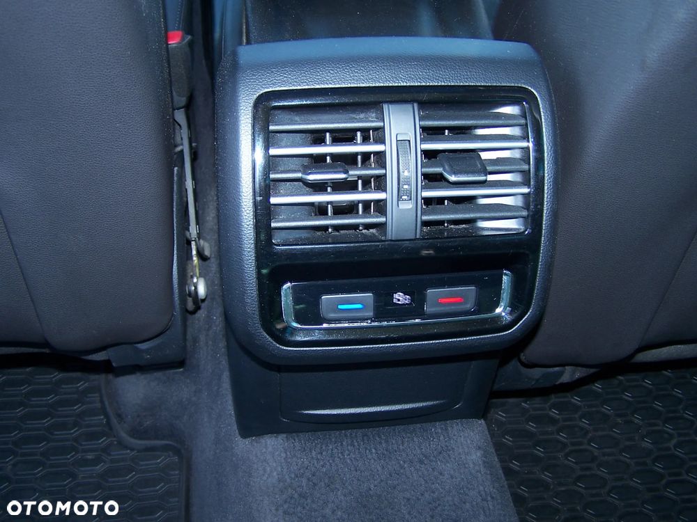 Volkswagen Passat 2.0 TDI SCR BlueMotion Technology 4Motion Trendline - 10