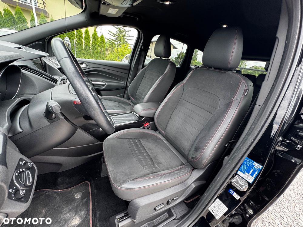 Ford Kuga 1.5 EcoBoost 2x4 ST-Line - 36