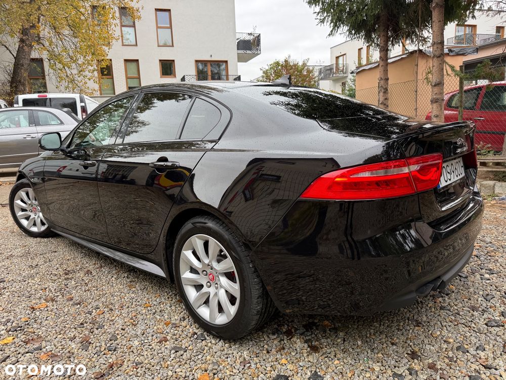 Jaguar XE - 3