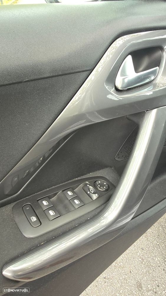 Peugeot 2008 1.2 PureTech Style - 42