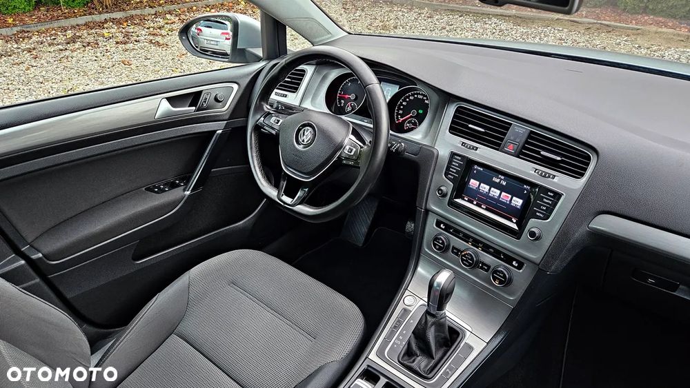 Volkswagen Golf - 26