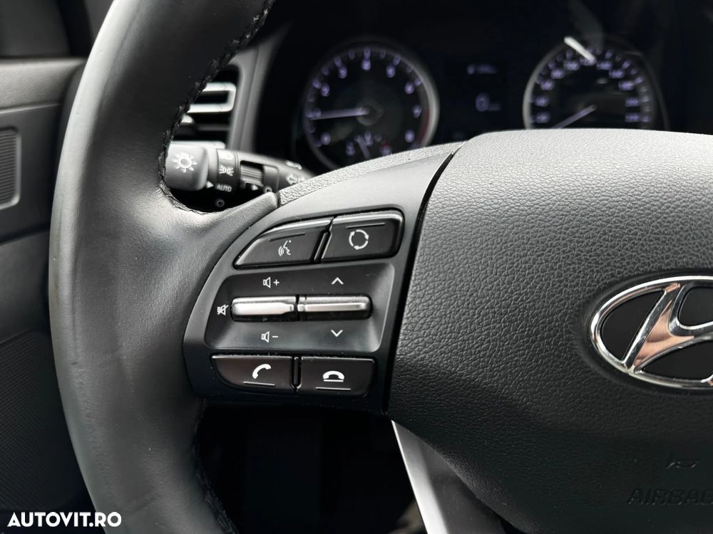 Hyundai Elantra - 17