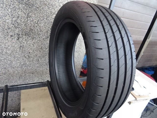 215/50/R17 95W Goodyear Efficient Grip Performance 2 - 2