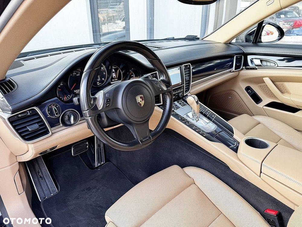 Porsche Panamera 4 - 9